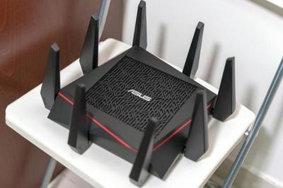 八根天線的電競(jìng)路由器，華碩RT-AC5300“八爪魚(yú)”圖賞